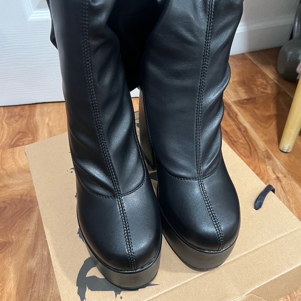 Elegant Black Heeled Boots for Women